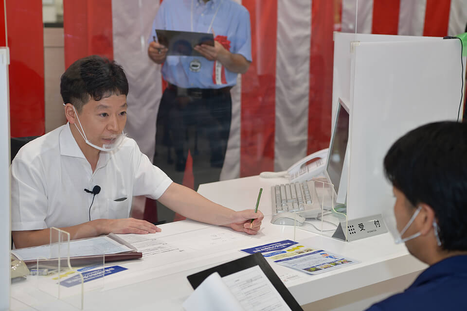 写真：接客応対競技の様子